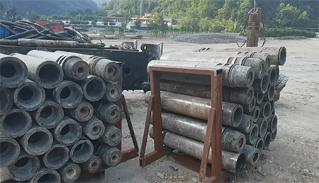 設(shè)備已運到礦山，準備反井鉆施工