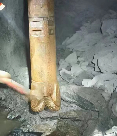 如何解決天井鉆機施工中坍孔問題？