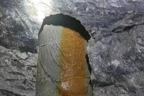 礦山術(shù)語：瓦斯抽放、通風(fēng)  充填、排水、通風(fēng)、溜礦、安全通道